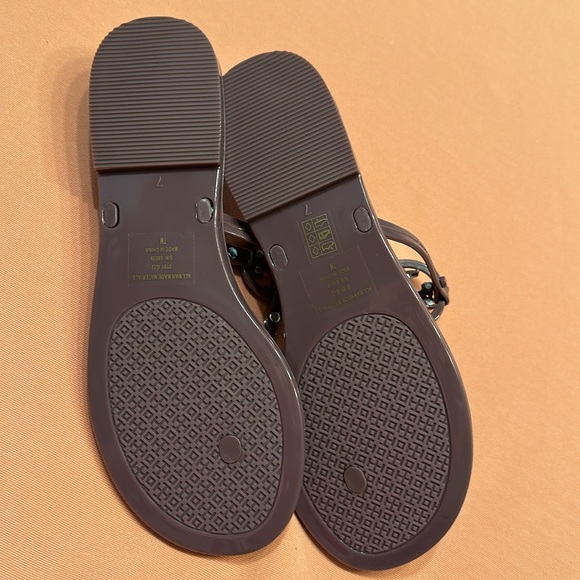 New Tory Burch Sandals. Purple. Size 7M. - Picture 5 of 5